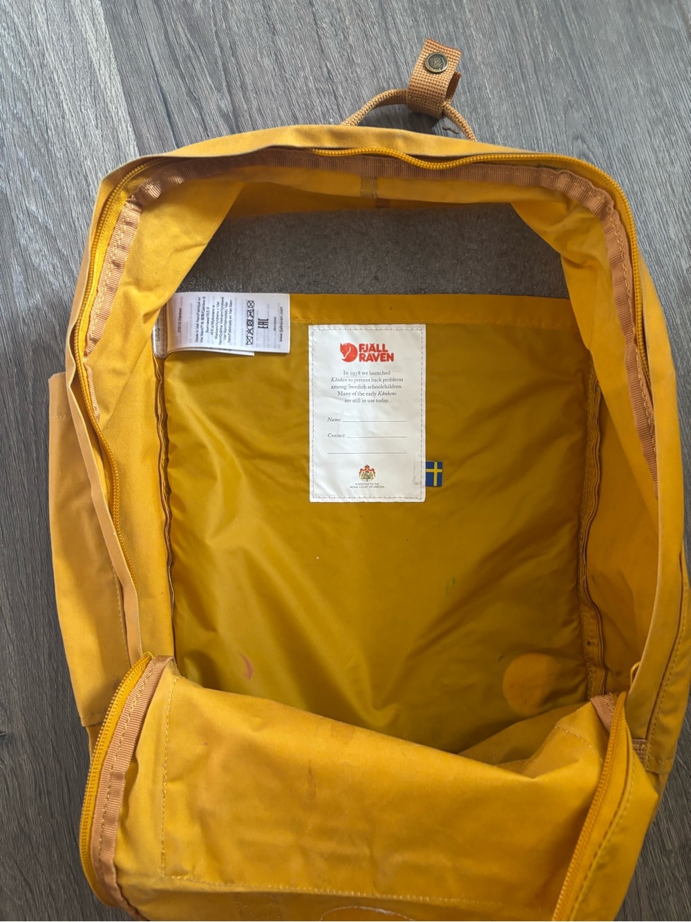 Fjallraven Kånken Backpack in Mustard Yellow - Picture 4 of 6